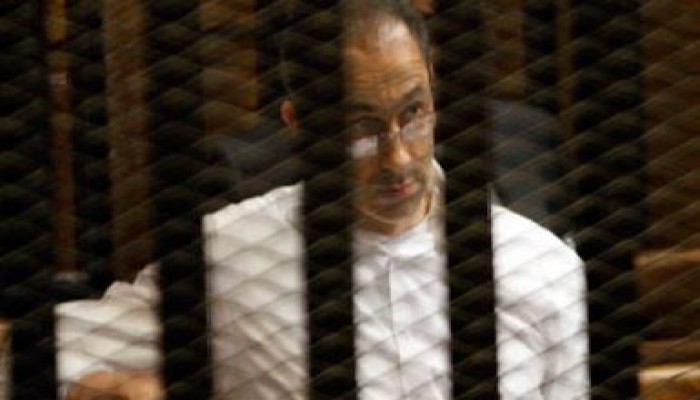 مفاجأة.. جمال مبارك يخرج من القفص ويطالب المحكمه بمناقشه الشهود