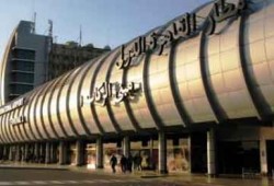 طيارو مصر للطيران يفضون اعتصامهم بعد لقاء الوزير