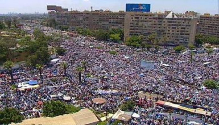 (مفاجأة): الكاميرات تعجز عن تصوير جوانب المليونية واستعانة بطائرة هليكوبتر للتصوير