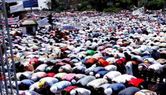 هتافات الساجدين في "رابعة العدوية": "يوم 30 العصر .. مفيش علماني في مصر"