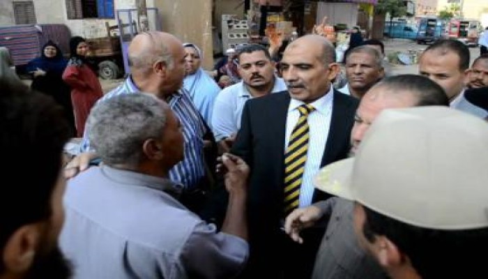 محافظ الفيوم يقوم بجولة تفقدية بالمدينة ويستمع لشكاوى المواطنين