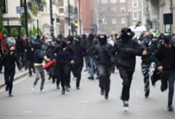 مليشيات جبهة الخراب يحاصرون مقر الحرية والعدالة في بسيون غربية ويحاصرون منزل بالمحلة