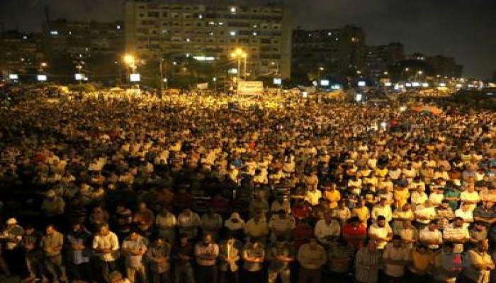 المعتصمين بميدان رابعة العدوية يؤدون صلاة القيام (الليلة الثانية)