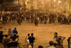 متظاهروا الشون بالمحلة يتحرشون بالبنات والأهالي يلقنونهم علقة ساخنة