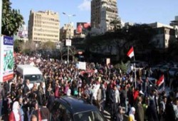 بشهادة (أ ش أ): ميدان الجيزة يفيض بالبشر في مليونية تأييد الشرعية أمام جامعة القاهرة