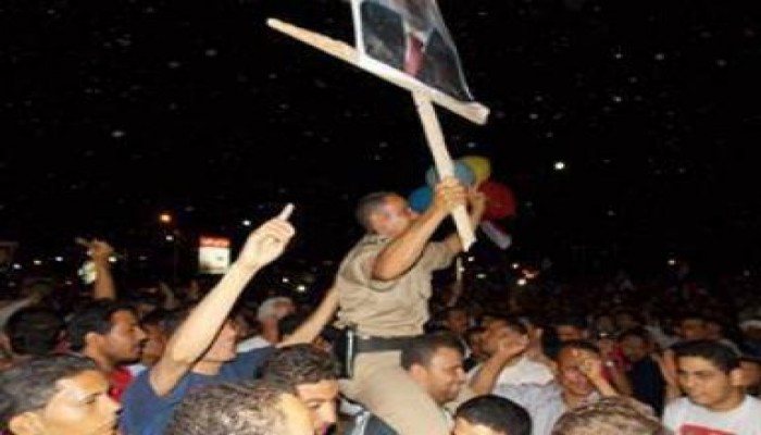 أفراد من الشرطة تنضم لإعتصام مؤيدوا الرئيس بالمسلة بالفيوم