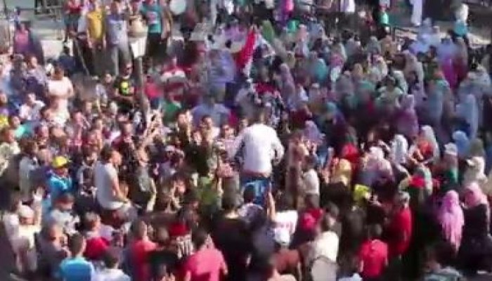 جموع مؤيدي الشرعية امام ديوان عام محافظة بني سويف و صور الرئيس علي الديوان