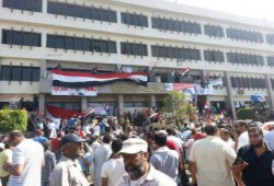 مؤيدون للشرعية يسيطرون على مبنى ديوان عام محافظة الاسماعلية