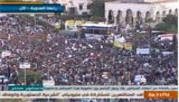 الله أكبر وتحيا مصر مشاجرات بين المتظاهرين برابعة علي أولوية الذهاب للحرس الجمهوري