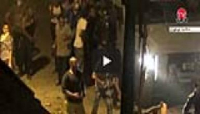 بالفيديو: بلطجية الخائن السيسي والشرطة يطلقون رصاص حي وخرطوش علي مؤيدي الرئيس بالإسكندرية