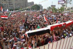 الداعية صلاح سلطان يؤم المعتصمين في صلاة الغائب على شهداء الحرس الجمهوري
