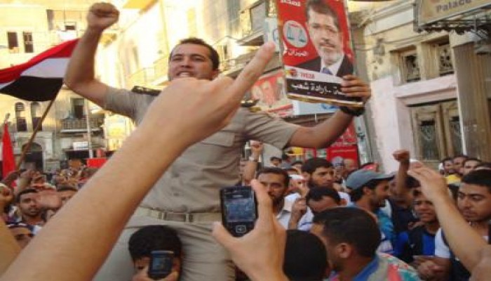 بالفيديو : انشقاقات في الجيش وانضمام العديد منهم لاعتصامات مؤيدي الشرعية والرئيس مرسي