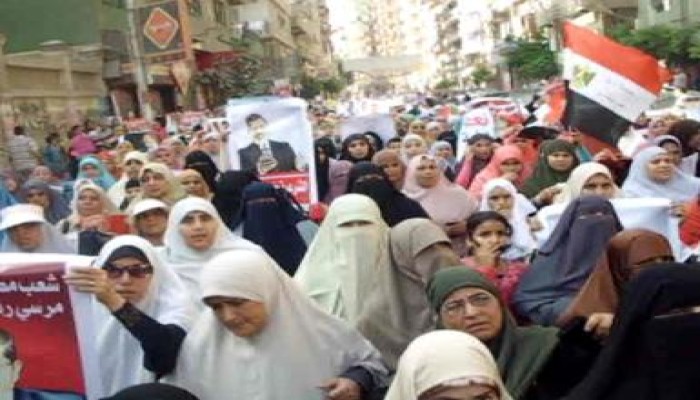 مسيرة نسائية قوامها مئات الآلاف في طريقها للحرس الجمهوري