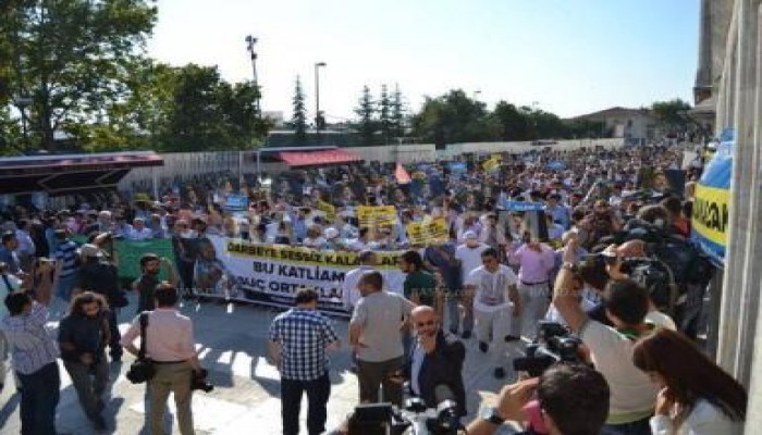 بالصور.. مسيرة حاشدة بتركيا تندد بمذبحة الحرس الجمهوري