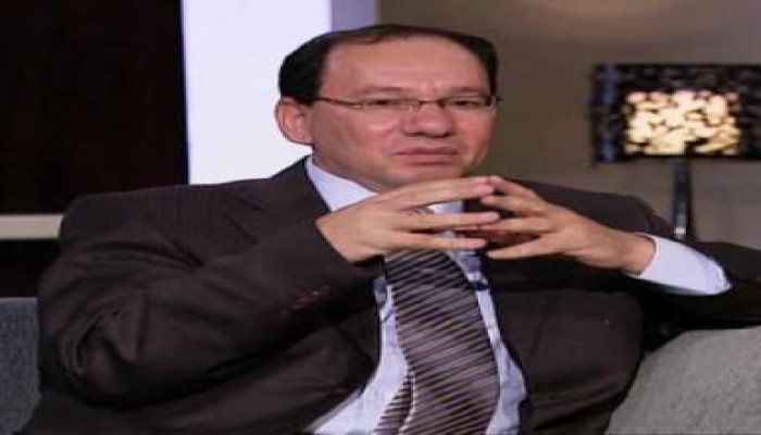 محامي حمدي الفخراني يطالب باعتقال وائل قنديل بسبب مقال ثوار كاذبون.. وعسكر