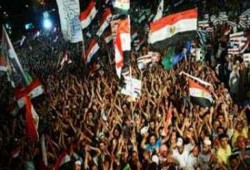 عشرات الآلآف يتوافدون على ميدان رابعة العدوية مساء الخميس استعدادا لمليونية الزحف