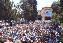 صورة الرئيس مرسي ترفع على المسجد الاقصى
