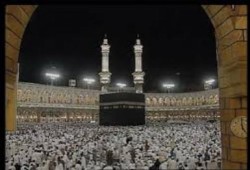 مليون مصل بالحرم المكي يدعون لمصر