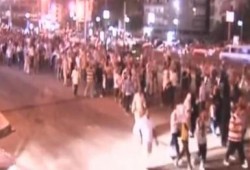 مسيرة حاشدة تصل إلى قصر الاتحادية في جمعة الزحف (متلفز)