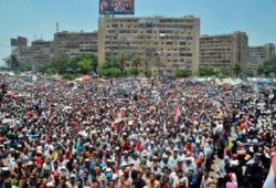 "الجارديان" البريطانية: مؤيدو مرسي يدافعون عن الديمقراطية الوليدة