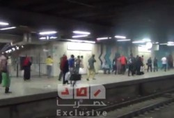 الأطفال والنساء تحت وابل الغازات المسيلة للدموع بمحطة الشهداء (متلفز)