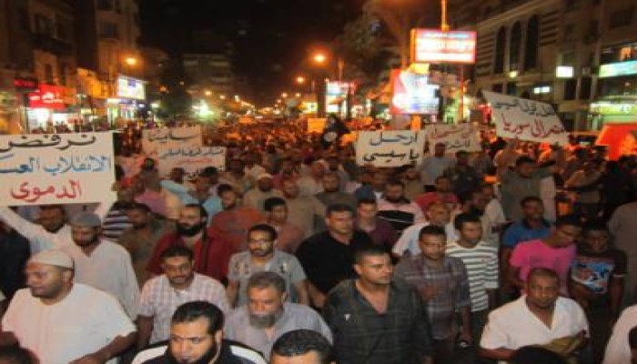 السويس : عشرات الالاف يخرجون تأييدا للرئيس وضد الانقلاب (صور)