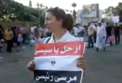 مواطنة مصرية من اعتصام ميدان النهضة توجه رسالة للسيسي الخائن (متلفز)
