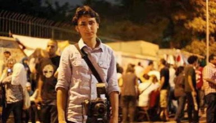 الإعلام الغربي يرصد بطولة الشهيد أحمد عاصم  مصور "الحرية والعدالة" في نقل مجزرة "الحرس