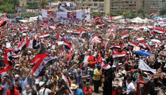 انطلاق مسيرة مسجد التوحيد وبها عشرات الآلاف من مؤيدي الشرعية