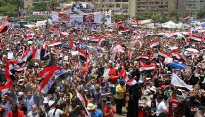 انطلاق مسيرة مسجد التوحيد وبها عشرات الآلاف من مؤيدي الشرعية