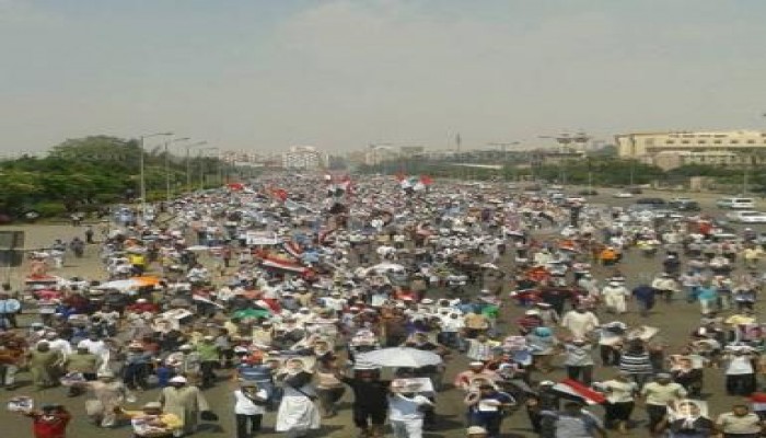 مسيرة ضخمة على طريق الاتوستراد دعما للشرعية