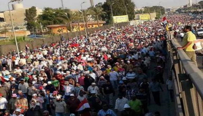 فيصل ... مسيرة بعشرات الآلاف تتجه إلى ميدان نهضة مصر