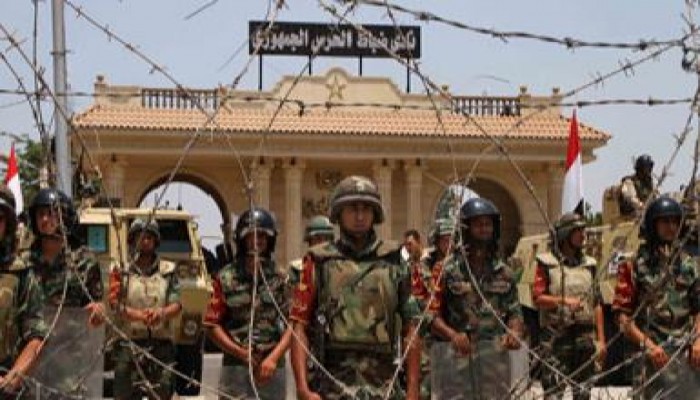 الله أكبر ولله الحمد الرعب يسيطر علي الخائن وأعوانه ويغلقون الشوارع في وجوه المتظاهرين