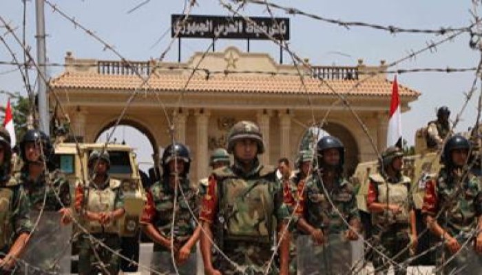 الله أكبر ولله الحمد الرعب يسيطر علي الخائن وأعوانه ويغلقون الشوارع في وجوه المتظاهرين