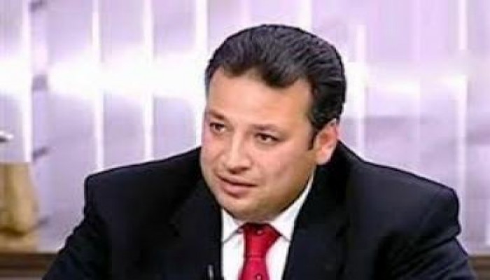 حاتم عزام لــ "السيسي": فلتخرج بطائراتك لتصور الحشود ولتنزل على إرادة الشعب