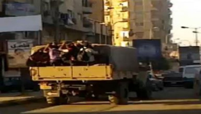 المئات من أفراد الجيش و عساكر الامن المركزي بملابس مدنية و يتوجهوا الي ميدان التحرير