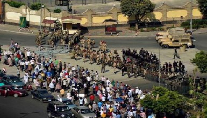 بعثة "الفرنكوفونية" بالقاهرة لتقييم الأوضاع والاستعداد لتعليق عضوية مصر بعد الانقلاب