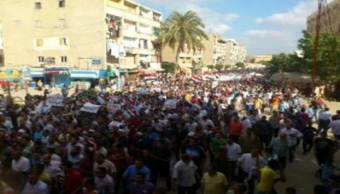 الإيكونوميست: استمرار مظاهرات دعم الشرعية تضع الانقلابيين على "فوهة بركان"