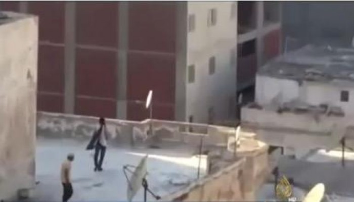 قناة الجزيرة ... تكشف فبركة فيديو القاء الاطفال من فوق أحد العمارات بالاسكندرية !