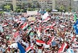 عشرات الآلاف بالإسكندرية يحاصرون البورصة والبنك المركزي