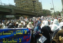 وصول مسيرة حرائر مصر إلى وزارة الدفاع  رغم أسلاك الخائن (صور)