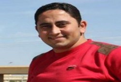 أثناء قيامه بعمله الصحفي إصابة مراسل "الحرية والعدالة" فى اعتداء بلطجية على مسيرة بالسويس