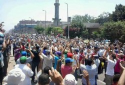الآلاف من مؤيدى الشرعية ورافضى الانقلاب يحتشدون فى قليوب والحشود تتسبب فى قطع الطريق