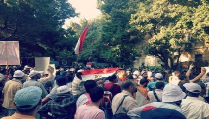 الشرطة والجيش يحمون البلطجية لضرب المظاهرات بالرصاص الحي