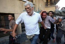 بالصور الانقلابي طارق النهري يضرب مؤيدي الشرعية بالرصاص الحي