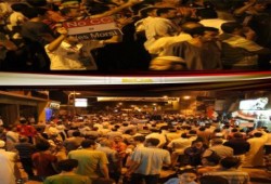 عشرات الالاف  ببني سويف أمام بيت مدير البحث الجنائية  يازكريا يامغرور بكره نلبسك طرطور