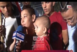 بالفيديو : رائع جدا طفل برابعة للسيسي لما الديك يبيض الشعب هيديك تفويض
