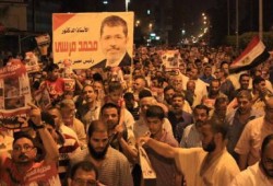 الآلاف بأبوكبير شرقية يتظاهرون دعمًا للشرعية