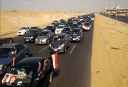 مسيرة ضخمة بالسيارات من التجمع الخامس إلى رابعة العدوية رفضا للسيسي (متلفز)