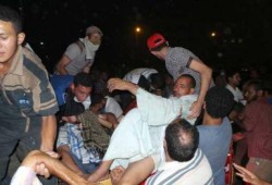 الشرطة تطلق الغاز المسيل للدموع على أطراف اعتصام رابعة